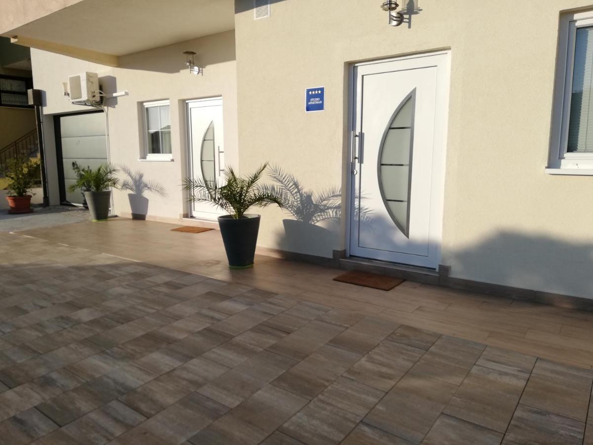 Apartments Villa Urbajs Vrsar Exterior photo